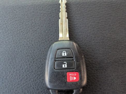 Used 2020 Toyota Tacoma SR5 RWD image 28