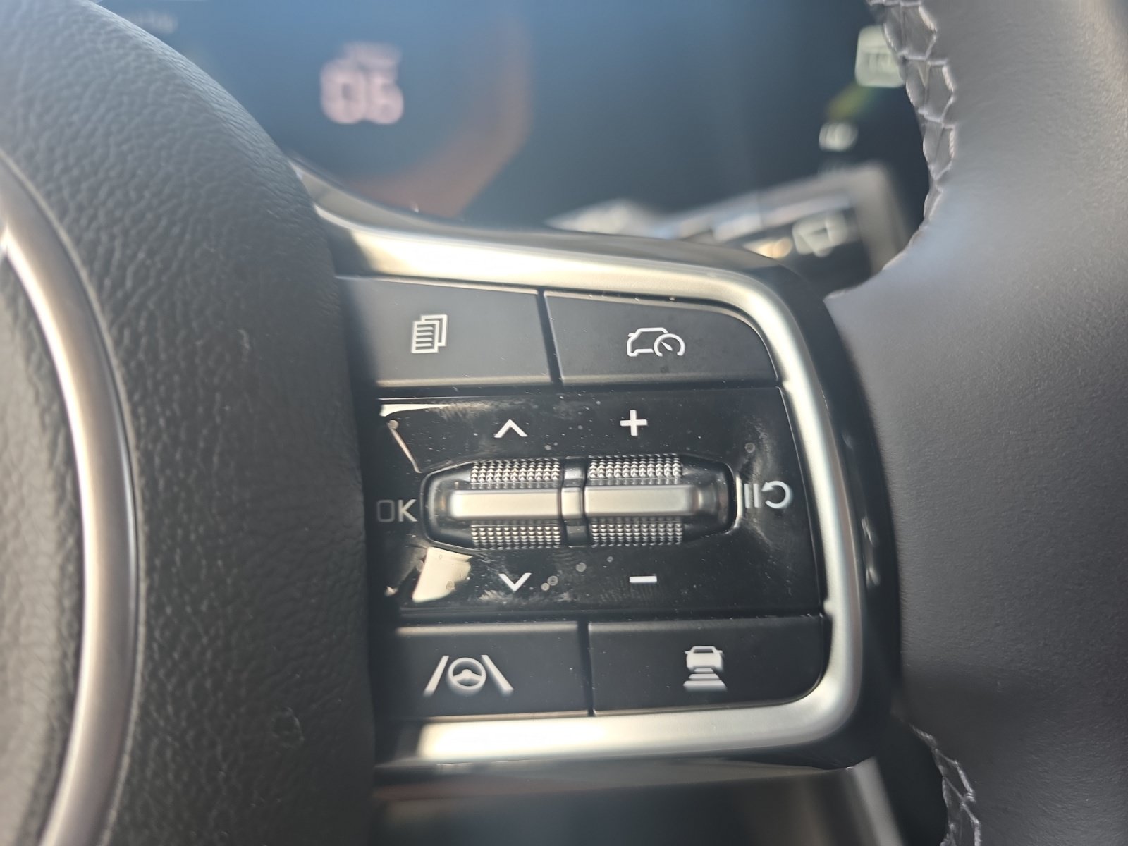 Certified 2026 Kia Carnival EX FWD image 24