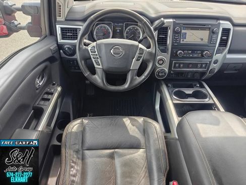 Used 2018 Nissan Titan PRO-4X w/ Pro-4x Convenience Package AWD/4WD image 4