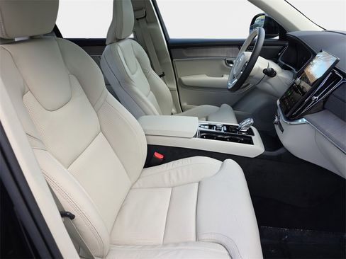 Used 2025 Volvo XC90 B6 Ultra w/ Protection Package Premier image 12