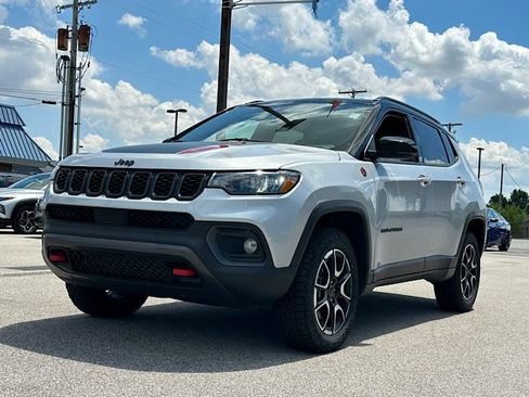 Used 2025 Jeep Compass Trailhawk AWD/4WD image 1