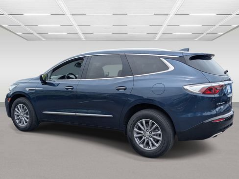 Used 2023 Buick Enclave Essence FWD image 3