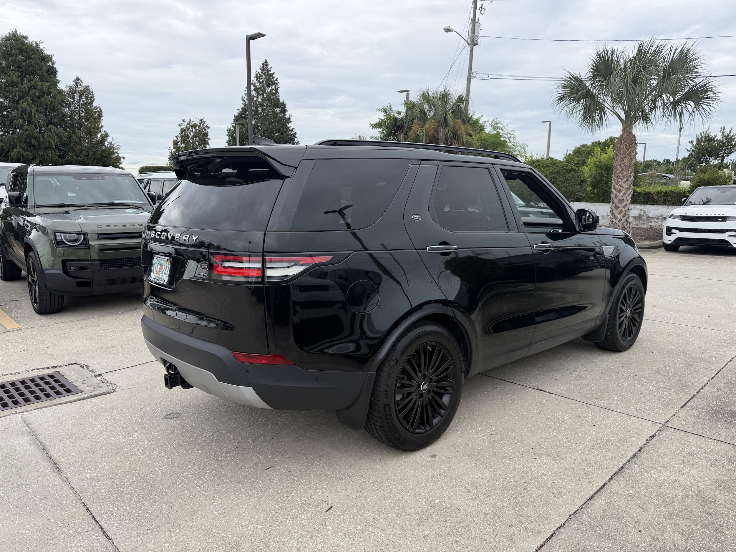 Used 2020 Land Rover Discovery HSE Luxury AWD/4WD image 3