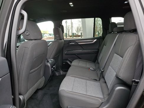 Used 2025 GMC Acadia Elevation image 11