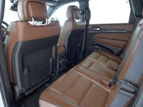 Used 2021 Jeep Grand Cherokee Overland AWD/4WD image 56