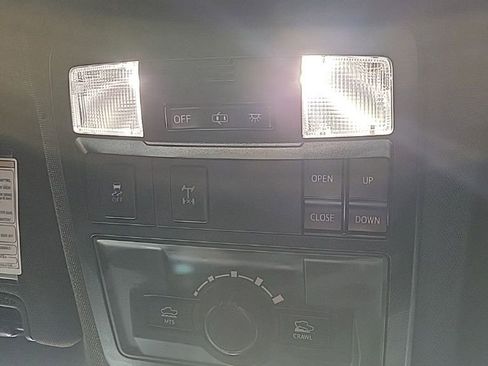 Used 2019 Toyota Tacoma TRD Off-Road image 13