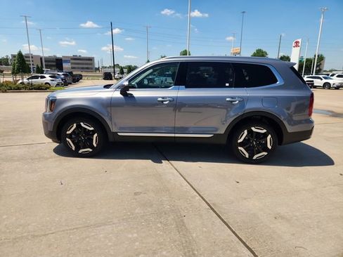 Used 2025 Kia Telluride S FWD image 4
