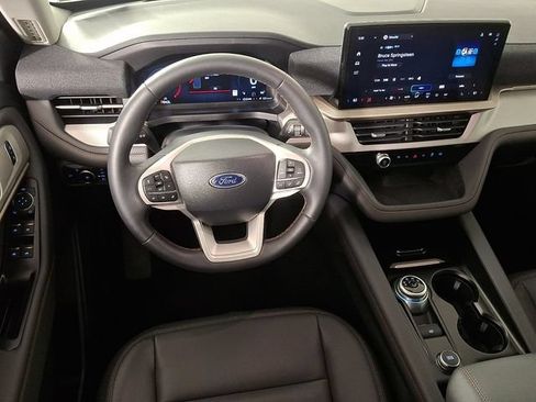 Used 2025 Ford Explorer Active w/ Active Comfort Package AWD/4WD image 2