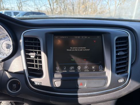 Certified 2016 Chrysler 200 Limited Platinum w/ Comfort & Convenience Group image 23