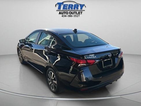 Used 2023 Nissan Versa SV image 5