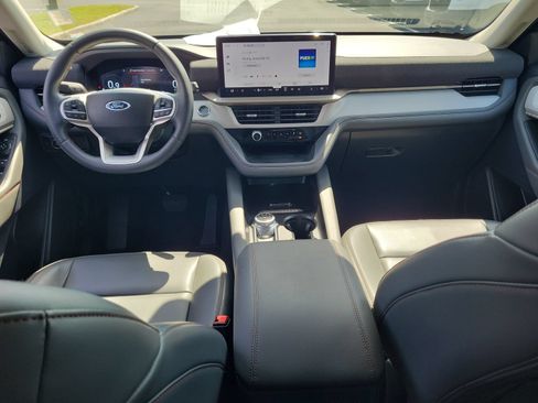 Certified 2025 Ford Explorer Active w/ Active Comfort Package AWD/4WD image 15