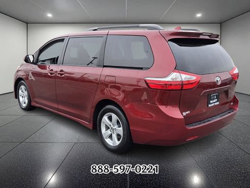 Used 2018 Toyota Sienna LE image 6