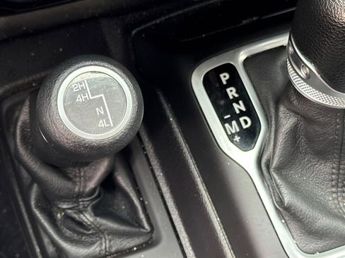 Used 2018 Jeep Wrangler Unlimited Sport S AWD/4WD image 21