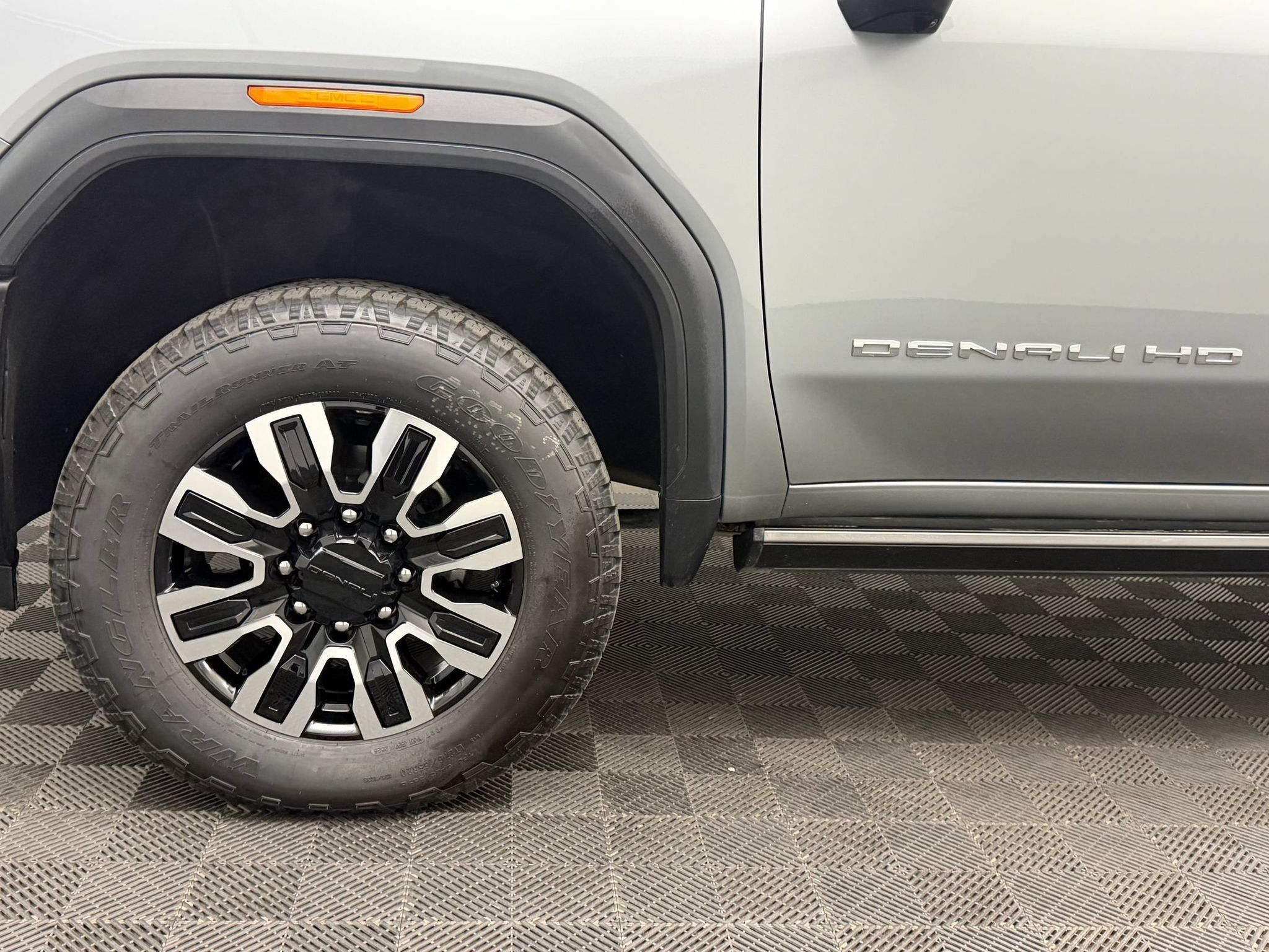 Used 2024 GMC Sierra 2500 Denali w/ Denali Reserve Package AWD/4WD image 11