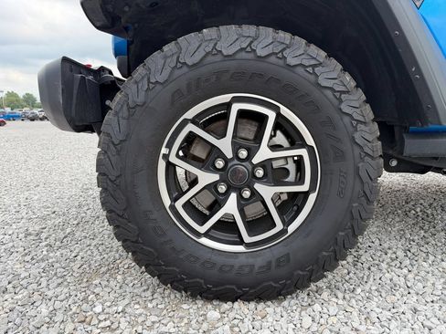 Used 2025 Jeep Wrangler Unlimited Rubicon w/ Convenience Group AWD/4WD image 18