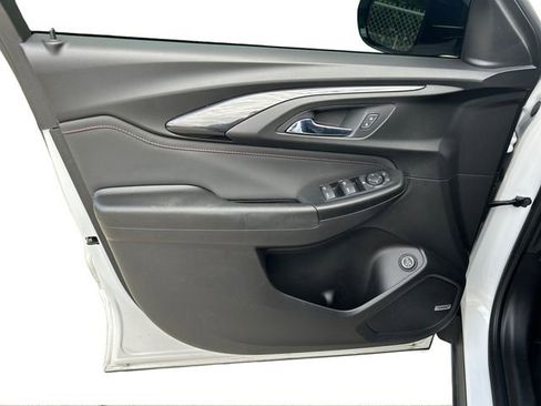 Used 2021 Chevrolet TrailBlazer RS w/ Sun and Liftgate Package image 10