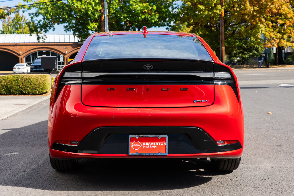 Used 2025 Toyota Prius Plug-In Hybrid FWD image 5