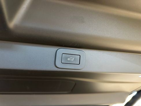 Used 2023 Land Rover Range Rover SE image 43