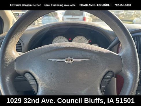 Used 2005 Chrysler Town & Country LX w/ Popular Equipment Group II FWD image 18