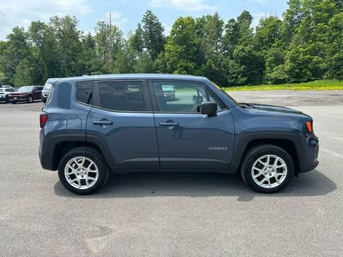 Used 2023 Jeep Renegade Latitude AWD/4WD image 6