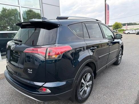 Used 2018 Toyota RAV4 XLE AWD/4WD image 4