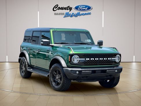 Used 2025 Ford Bronco Outer Banks AWD/4WD image 1