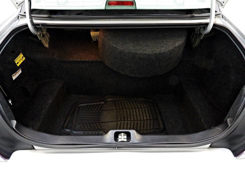 Used 2003 Ford Crown Victoria LX RWD image 13