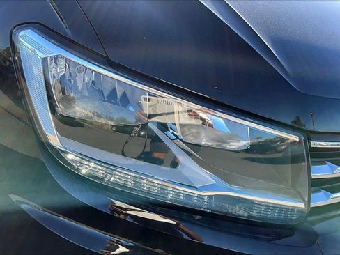 Used 2018 Volkswagen Tiguan SE image 29