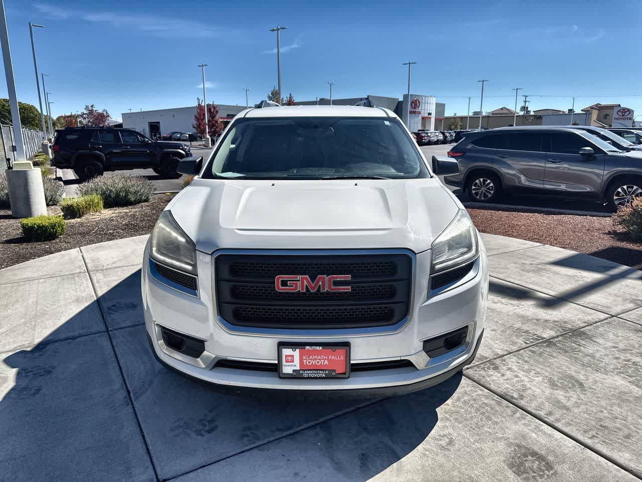 Used 2015 GMC Acadia SLE AWD/4WD image 3