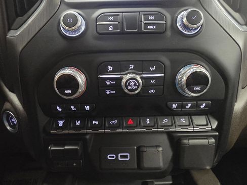 Certified 2021 GMC Sierra 3500 Denali image 20