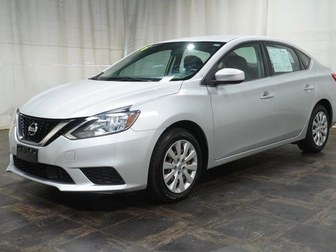 Used 2018 Nissan Sentra S image 2