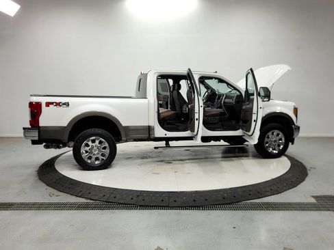 Used 2019 Ford F250 King Ranch w/ King Ranch Ultimate Package AWD/4WD image 17