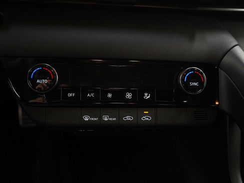 Certified 2025 Hyundai Elantra Sport image 21