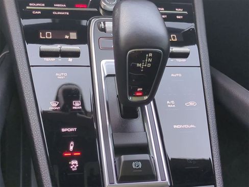 Used 2020 Porsche Cayenne S image 33