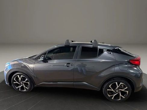 Used 2022 Toyota C-HR XLE image 6