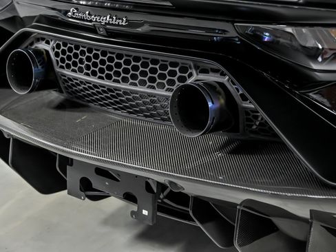 Used 2021 Lamborghini Aventador SVJ image 16