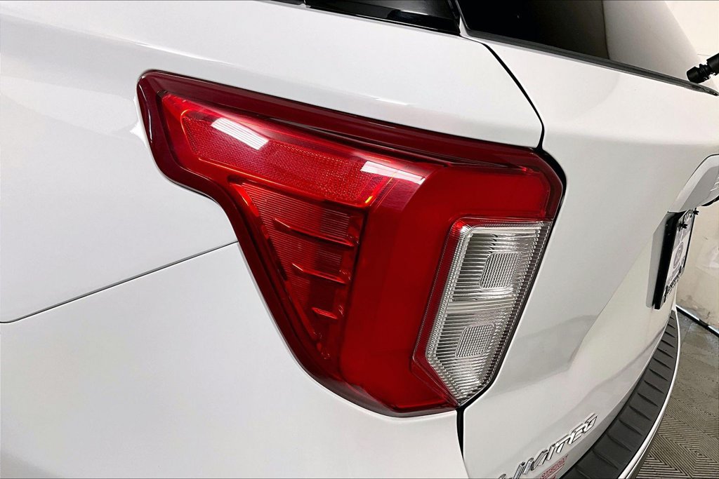 Used 2023 Ford Explorer Limited AWD/4WD image 29