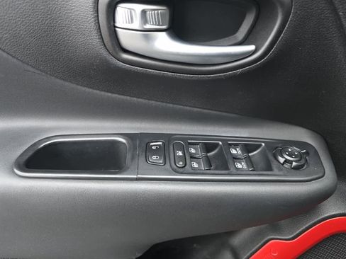 Used 2017 Jeep Renegade Trailhawk image 14