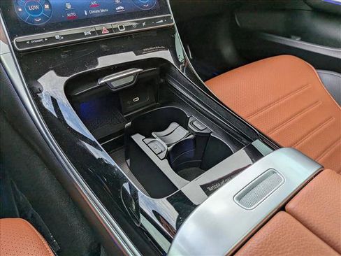 Used 2023 Mercedes-Benz C 300 Sedan image 11