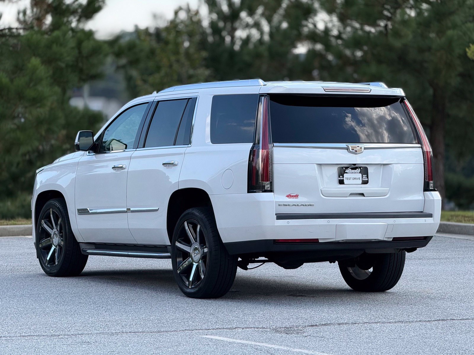 Used 2016 Cadillac Escalade Luxury AWD/4WD image 10