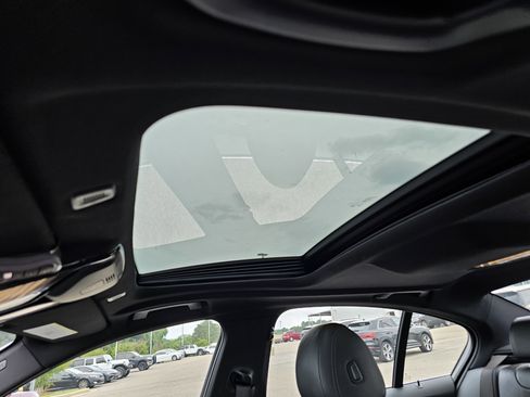 Used 2019 BMW 530e w/ Convenience Package RWD image 18