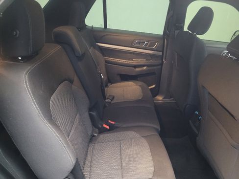 Used 2018 Ford Explorer XLT image 19