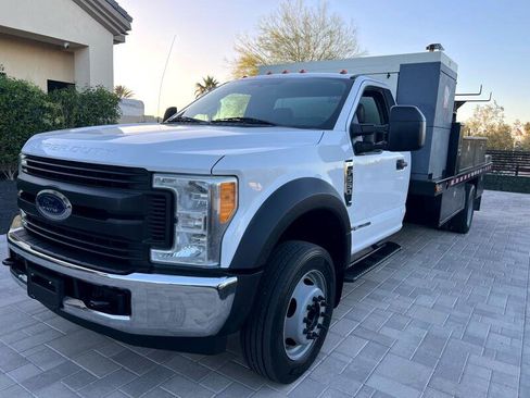 Used 2017 Ford F550 2WD Regular Cab Super Duty image 2