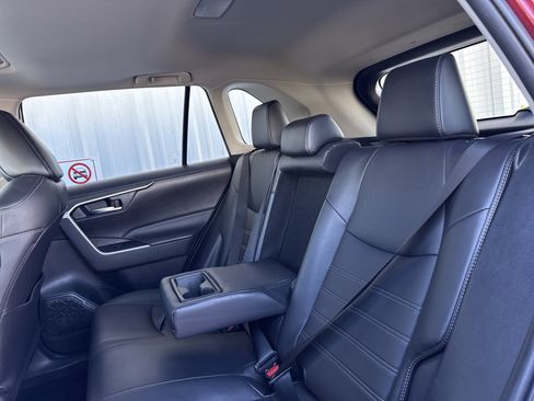 Used 2022 Toyota RAV4 XLE Premium image 24