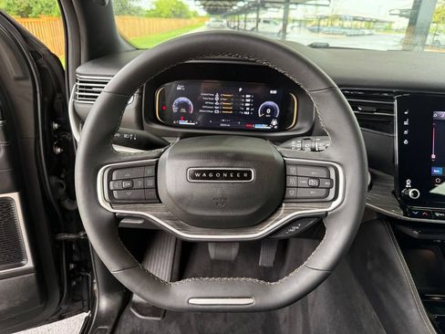 Used 2022 Jeep Wagoneer Series III AWD/4WD image 16