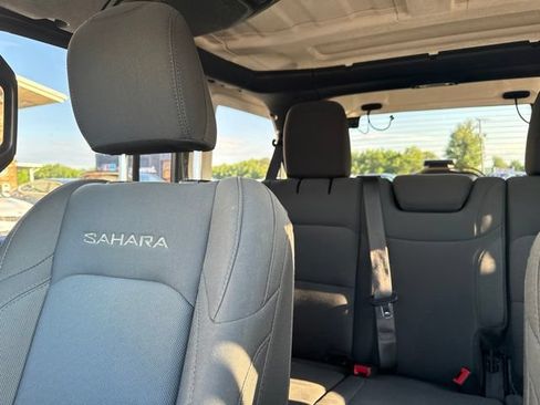 Used 2019 Jeep Wrangler Unlimited Sahara w/ Cold Weather Group AWD/4WD image 41