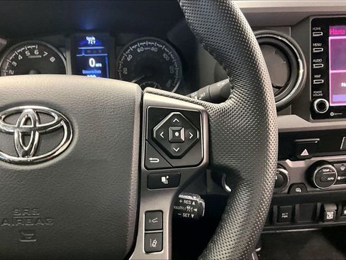 Used 2022 Toyota Tacoma w/ SR5 Package image 18
