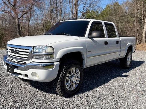 Used 2005 GMC Sierra 2500 SLT w/ Heavy-Duty Power Package image 3