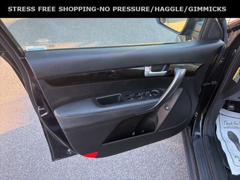 Used 2015 Kia Sorento LX image 14