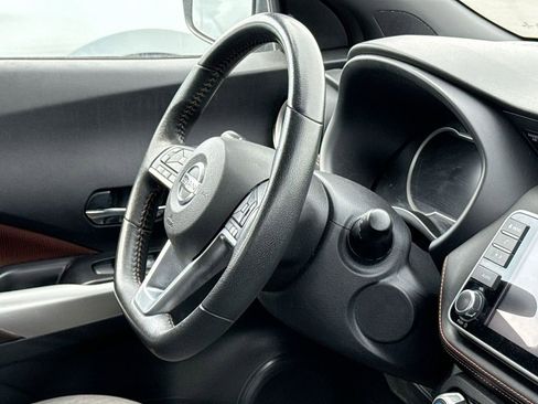 Used 2020 Nissan Kicks SR image 12